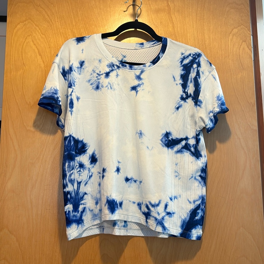 Lululemon Training Tee Size 10 Blue & White Tie Dye